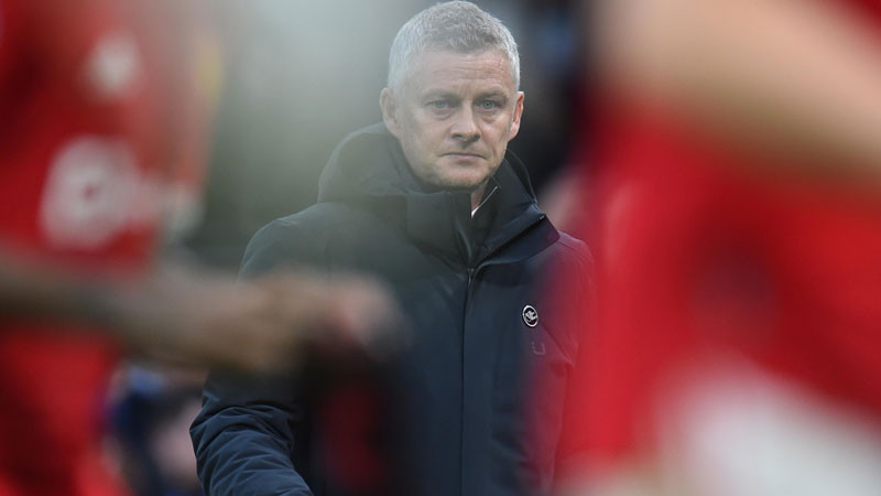 Solskjaer mờ nhạt trong các thất bại ngày một nhiều của MU. (Ảnh: SkySports) 