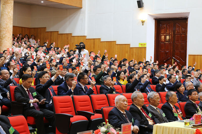 Đại biểu biểu quyết thông qua các mục tiêu từ nay đến năm 2025.