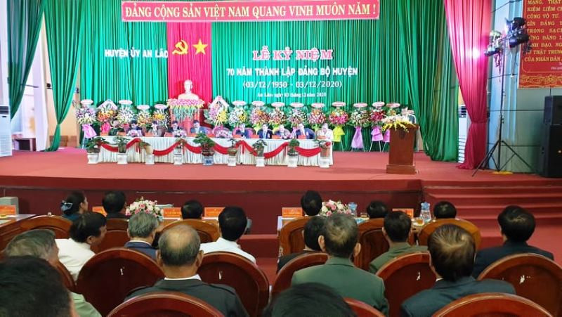Quang cảnh Lễ kỷ niệm 70 năm thành lập Đảng bộ huyện An Lão (3-12-1950 – 3-12-1920) và 56 năm Chiến thắng An Lão (7-12-1964 – 7-12-1920).