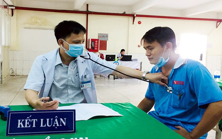 Khám bệnh nghề nghiệp tại một công ty ở Đồng Nai.