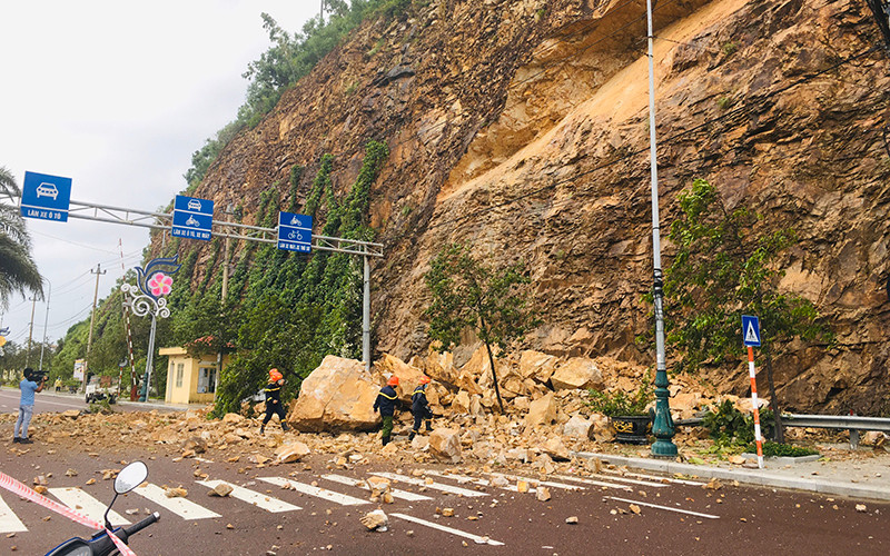 Sạt lở núi tại TP Quy Nhơn, tỉnh Bình Định.