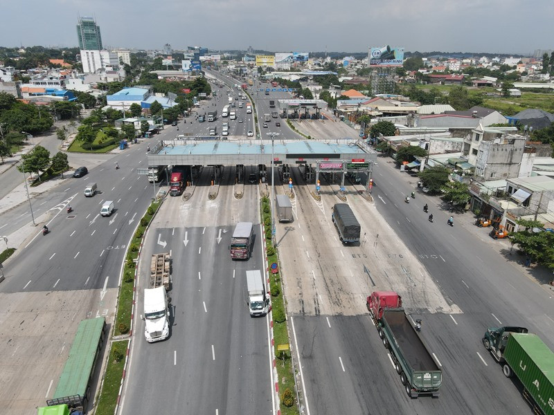 Kể từ 13 giờ 30 phút ngày 24-8, Trạm thu phí BOT cầu Đồng Nai tạm dừng thu phí.