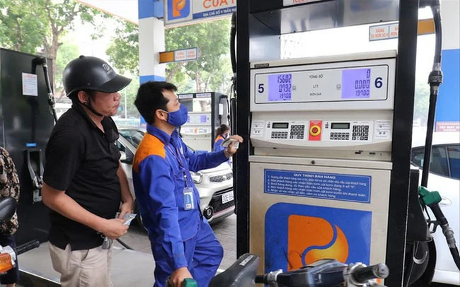 Giá xăng tăng thêm hơn 600 đồng/lít