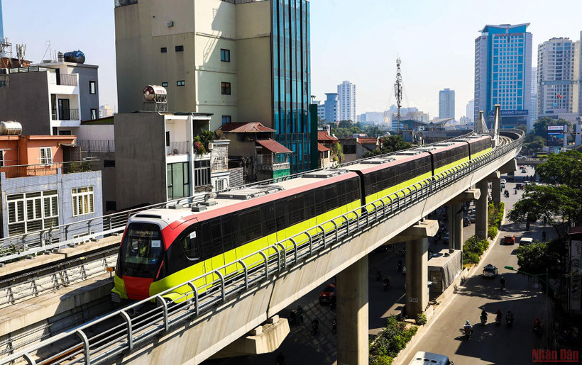 Ngày 6/12, dự án metro Nhổn - ga Hà Nội vận hành các đoàn tàu với tốc độ 80km/h ở chế độ tự động để kiểm tra, đánh giá. (Ảnh: Thành Đạt)