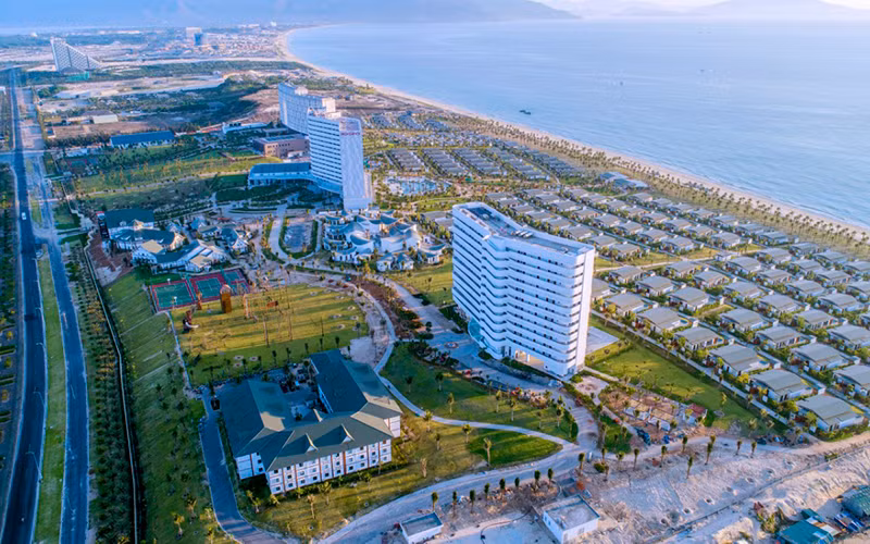 Nhiều khách hàng của các dự án bất động sản du lịch, nghỉ dưỡng tại Bãi Dài-Cam Ranh (Khánh Hòa) chưa được cấp Giấy chứng nhận quyền sử dụng đất và tài sản trên đất do vướng mắc trong chính sách.