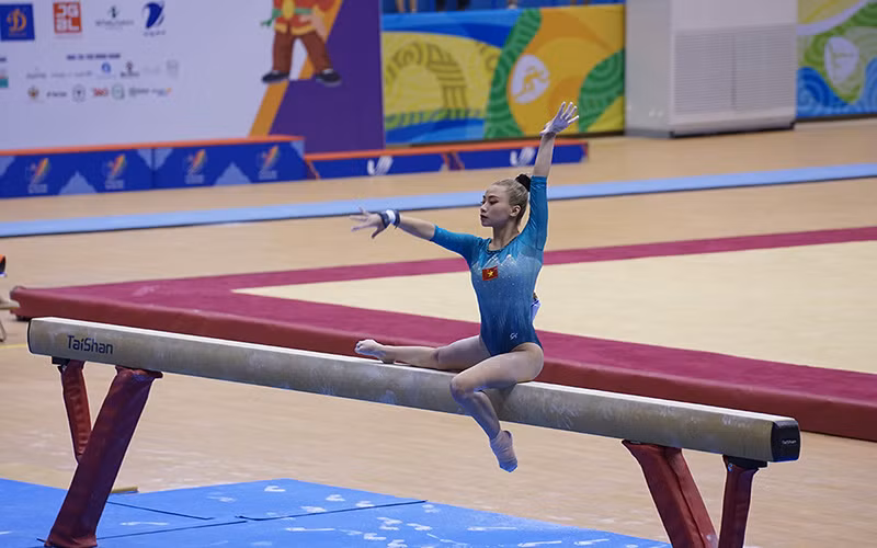 Ảnh đẹp SEA Games 31: Phần thi đồng đội của Đội tuyển Thể dục dụng cụ nữ Việt Nam