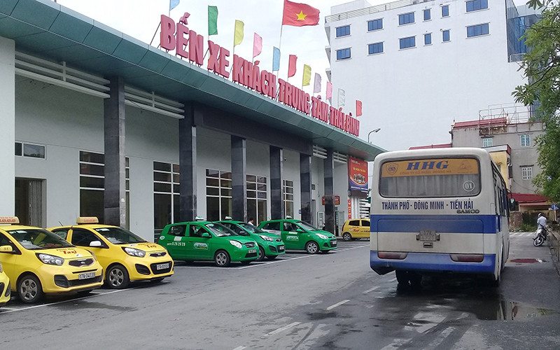 Các bến xe ở Thái Bình khá vắng vẻ khi nhu cầu đi lại của người dân giảm rõ rệt do tâm lý lo ngại dịch Covid-19.