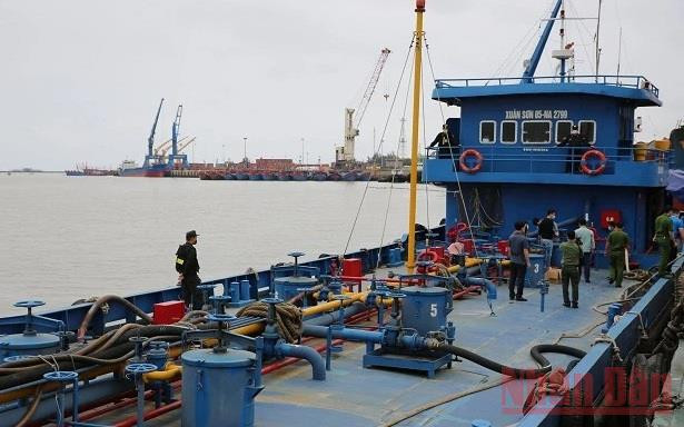 Nghệ An: Phát hiện 1 triệu lít xăng E5 không rõ nguồn gốc