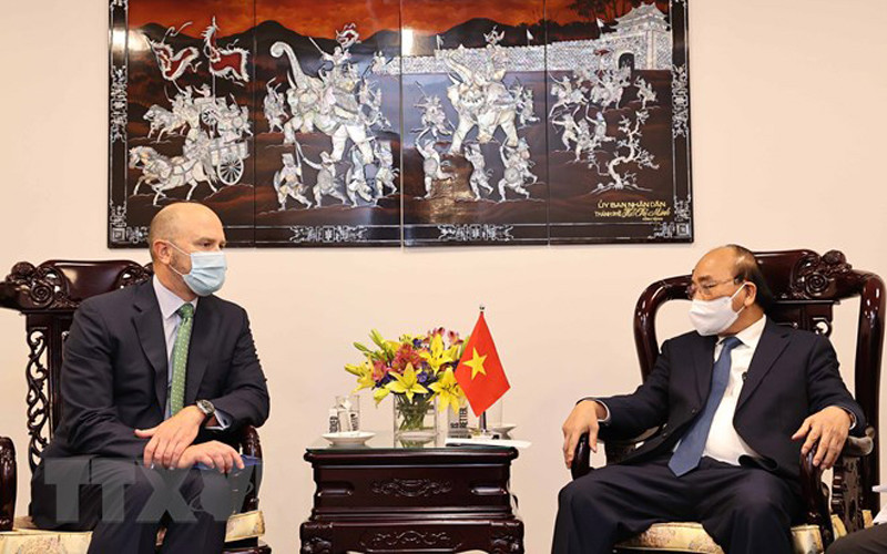 Chủ tịch nước Nguyễn Xuân Phúc tiếp tập đoàn Blackrock. (Ảnh: Thống Nhất/TTXVN)