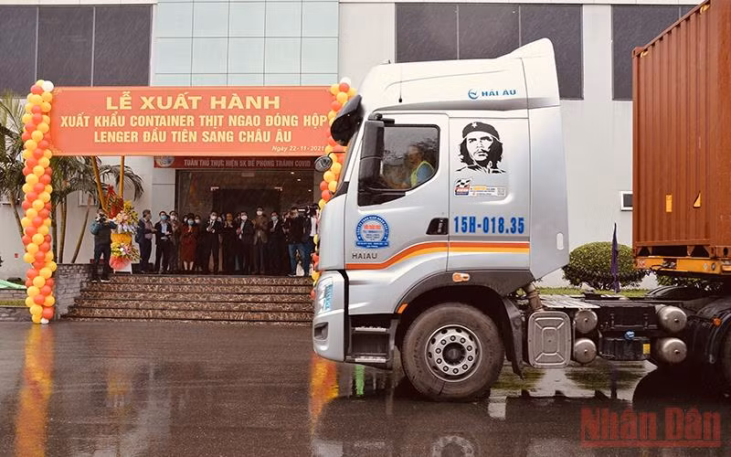 Xuất khẩu container thịt ngao đóng hộp đầu tiên sang châu Âu.