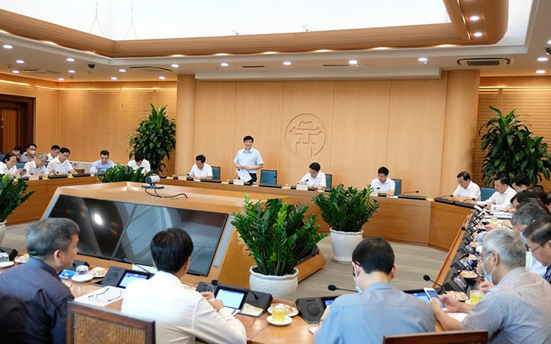 Quyền Bộ trưởng Y tế Nguyễn Thanh Long phát biểu tại cuộc họp.