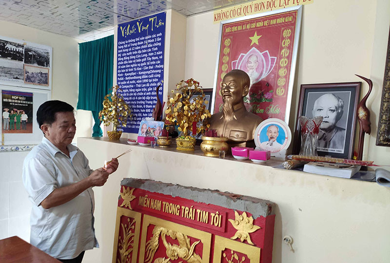 Cự chiến binh Huỳnh Xuân Phong.