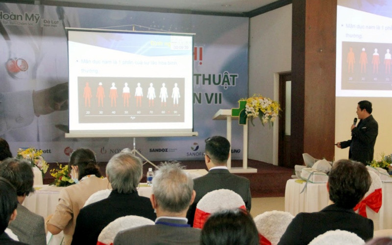 Chuyên gia trình bày đề tài tại Hội nghị.