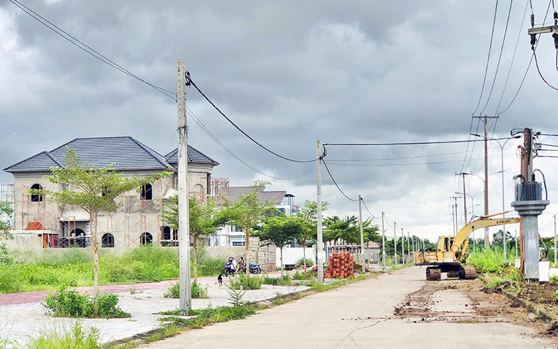 Khu đô thị mới Tràng An (phường 7, thành phố Bạc Liêu) được xây dựng hơn 10 năm nhưng hạ tầng vẫn chưa hoàn thiện. 