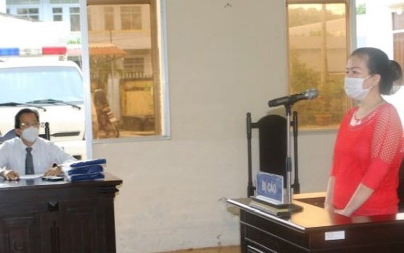 Bị cáo Bạch Thu Loan tại Tòa án nhân dân tỉnh Bạc Liêu.