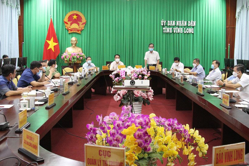 Quang cảnh buổi họp khẩn chiều 6/7. 