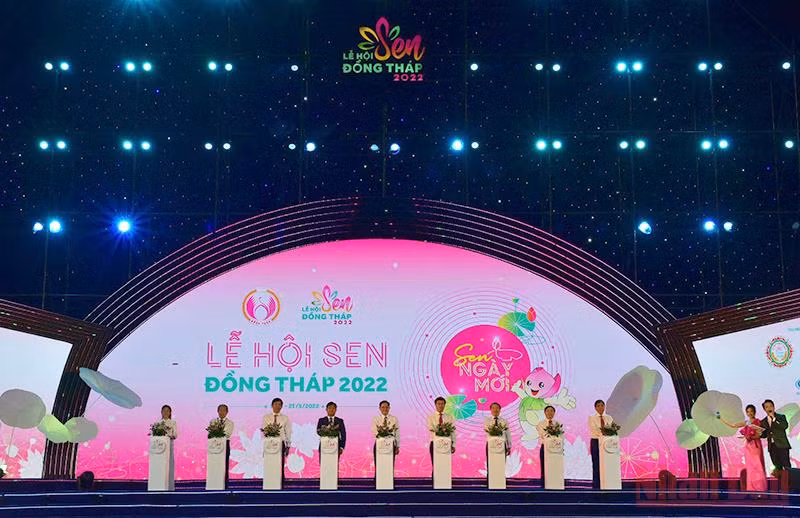 Nghi thức khai mạc Lễ hội Sen Đồng Tháp. 