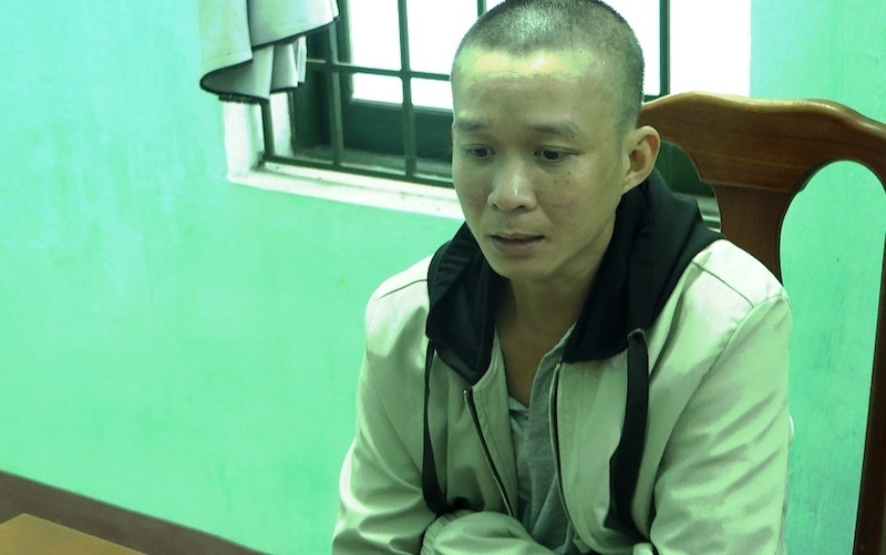 Lê Thành Nhân tại cơ quan công an. (Ảnh: Công an cung cấp)