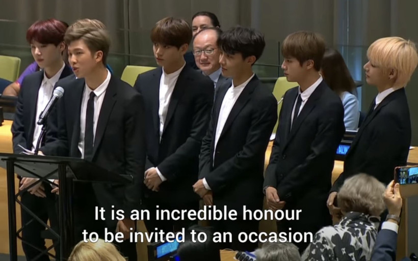 Đại diện nhóm nhạc BTS tại trụ sở Liên hợp quốc (tháng 9/2018), sau thành công của sự hợp tác giữa nhóm với chiến dịch LoveMyself. Nguồn: KÊNH YOUTUBE CỦA UNICEF
