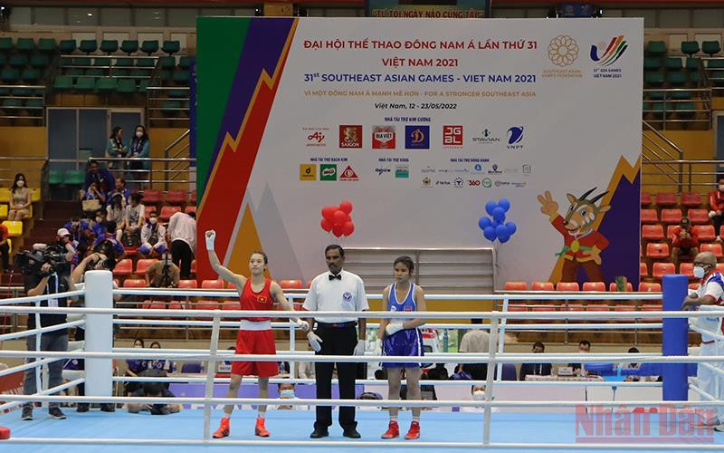 Vận động viên Nguyễn Thị Tâm của Việt Nam xuất sắc chiến thắng knock-out đối thủ. 