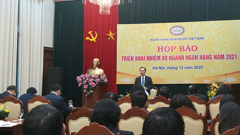 Phó Thống đốc thường trực NHNN Đào Minh Tú chủ trì cuộc họp báo