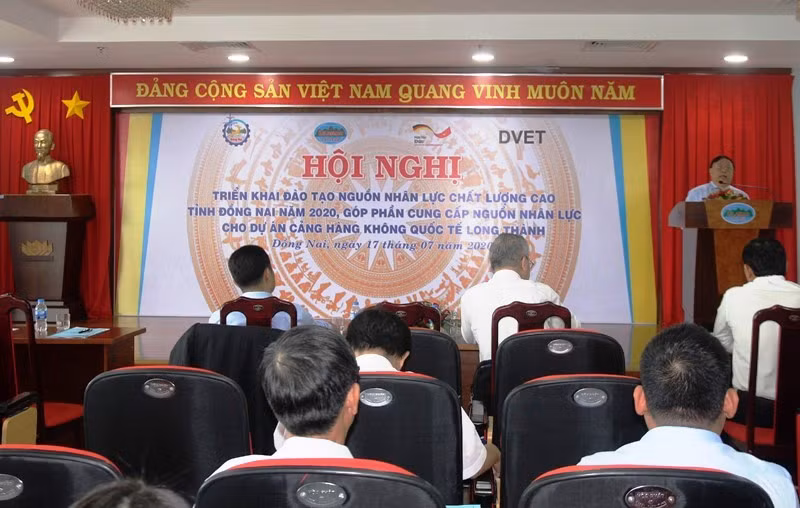 Đại biểu tham gia ý kiến tại hội nghị.