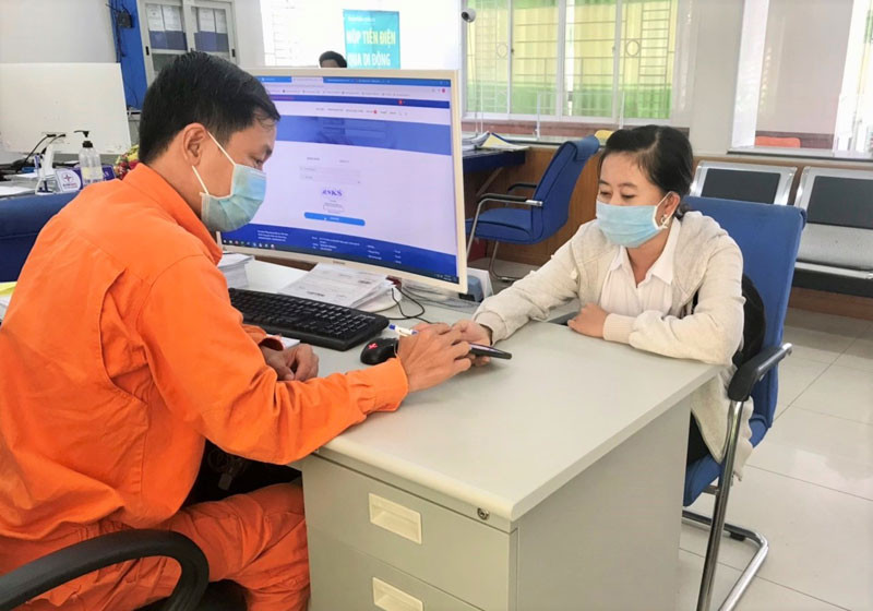 EVNSPC đang khẩn trương thực hiện giảm giá điện, tiền điện cho các khách hàng bị tác động của dịch Covid-19.