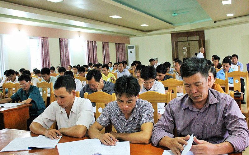 Các đại biểu dự lớp tập huấn nghiệp vụ Thanh tra Nhân dân và Giám sát đầu tư cộng đồng tại thành phố Lai Châu, tỉnh Lai Châu. Ảnh: YẾN NHI