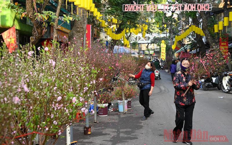 Nhịp sống phố cổ sáng 30 Tết