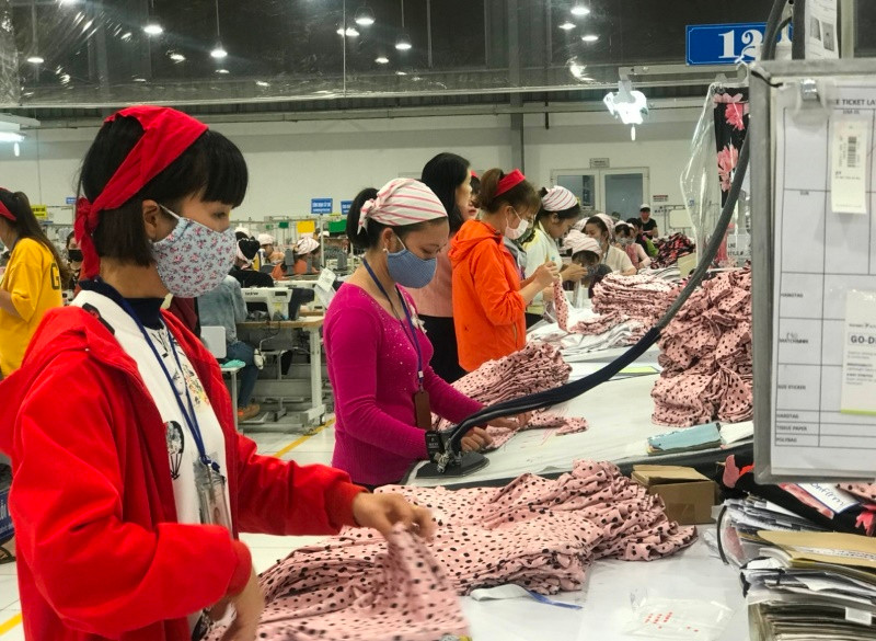 Quan tâm, bảo đảm lợi ích công nhân lao động làm thêm giờ