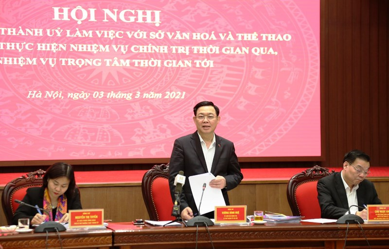 Đồng chí Vương Đình Huệ, Ủy viên Bộ Chính trị, Bí thư Thành ủy phát biểu ý kiến tại hội nghị. (Ảnh: Duy Linh)