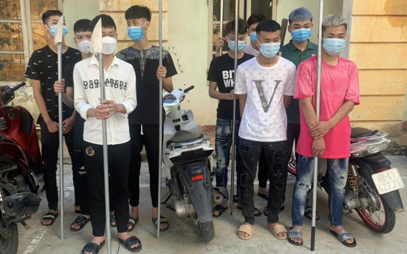 Vũ khí tự chế mà hai nhóm thanh thiếu niên sử dụng trong vụ đánh nhau