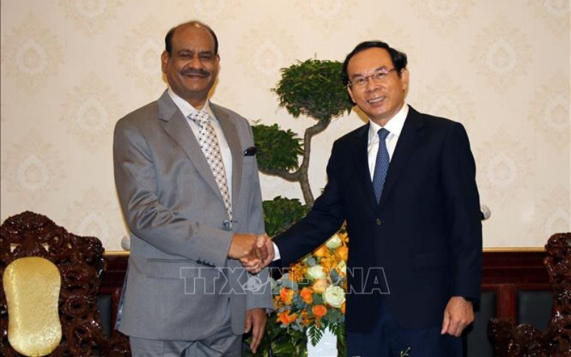 Đồng chí Nguyễn Văn Nên, Bí thư Thành ủy Thành phố Hồ Chí Minh tiếp ông Om Birla, Chủ tịch Hạ viện Cộng hòa Ấn Độ. (Ảnh: TTXVN)