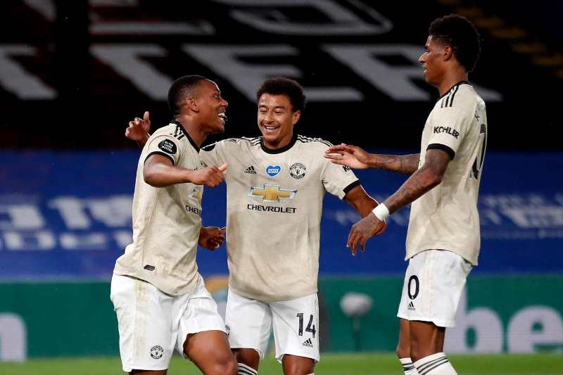 Martial (trái) và Rashford (phải) cùng ghi bàn cho Man United. 