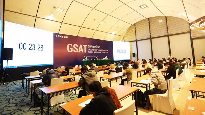 Vòng thi GSAT cho hơn 1.200 cử nhân đại học