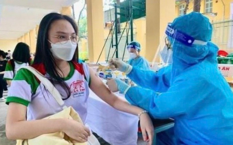 Tiêm vaccine phòng Covid-19 cho học sinh quận Ninh Kiều, TP Cần Thơ.