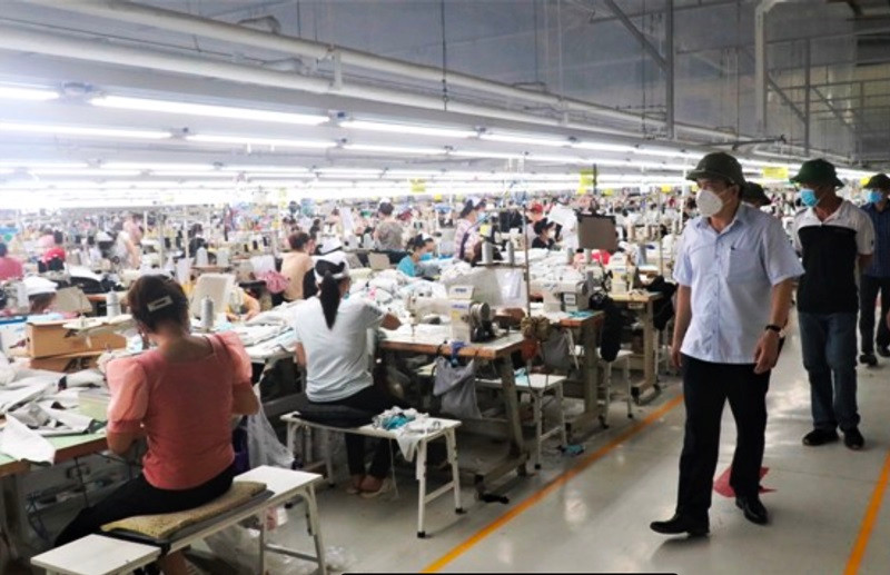 Công ty may Unitedtex chưa thực hiện giữ khoảng cách giữa người lao động theo quy định.