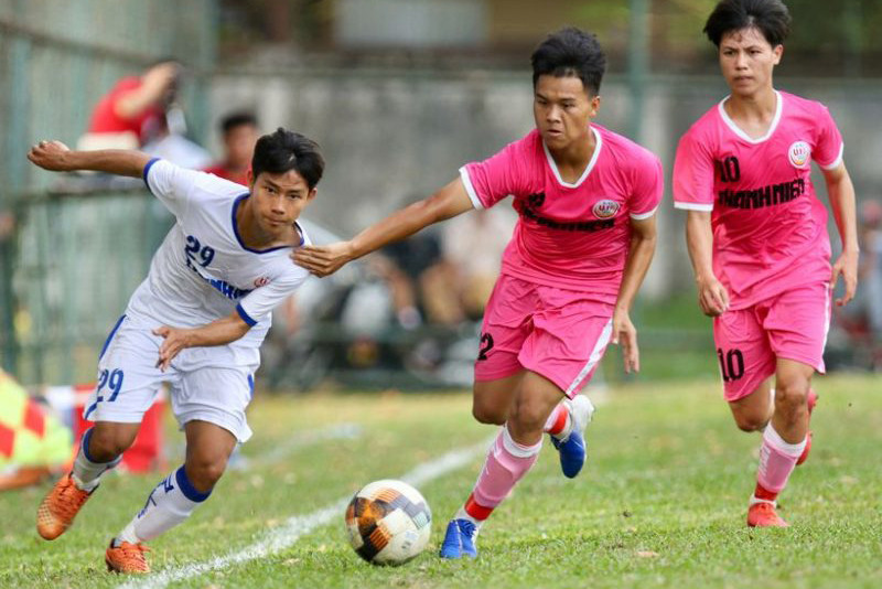 Các cầu thủ U19 Sài Gòn (áo hồng) nhập cuộc nhanh chóng. (Ảnh: VFF)