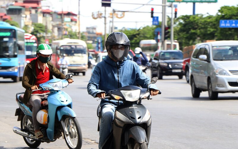 Nắng nóng với nền nhiệt độ cao có thể gây đột quỵ đối với cơ thể người khi tiếp xúc lâu. (Ảnh minh họa)