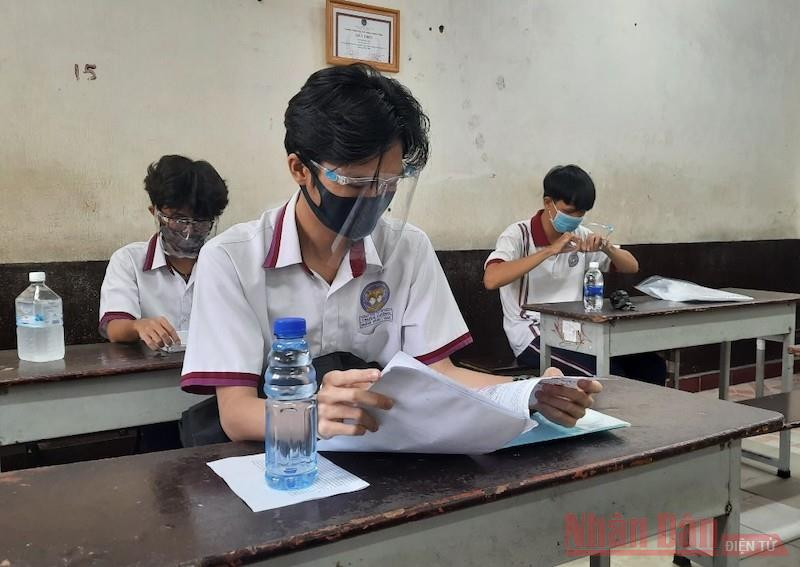 Học sinh tại TP Hồ Chí Minh tham dự Kỳ thi tốt nghiệp trung học phổ thông đợt 1. Ảnh: CAO TÂN