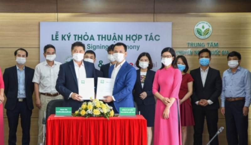 Ký thỏa thuận giúp nông dân ứng dụng công nghệ 4.0 vào chăn nuôi.