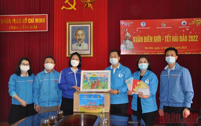 Chương trình “Xuân biên giới-Tết hải đảo” tại Yên Bái.