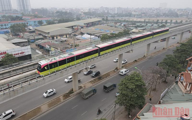 Chạy thử đoạn trên cao tàu điện Nhổn - ga Hà Nội.