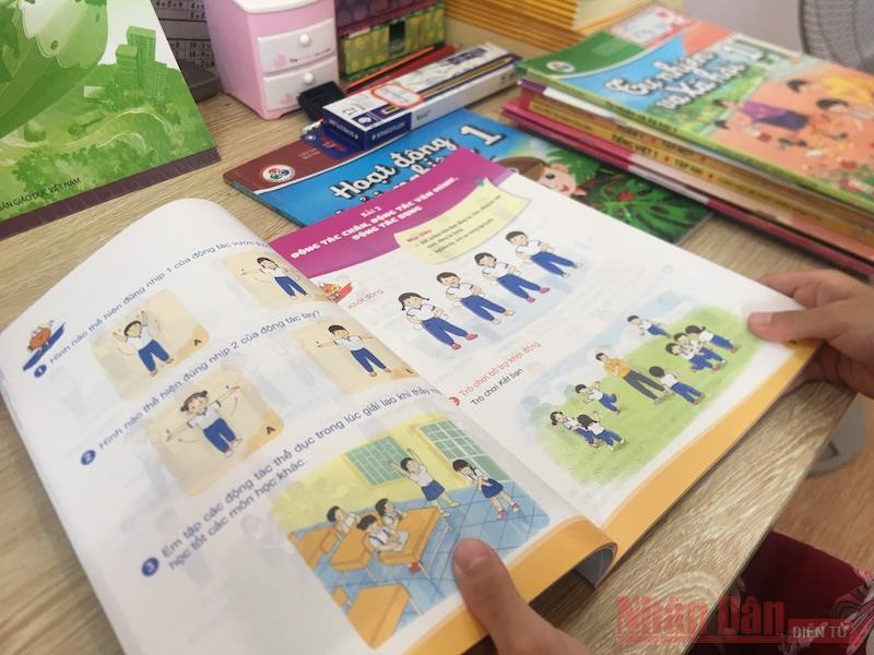 Sau 5 bộ SGK lớp 1, Bộ GD-ĐT đang tích cực chuẩn bị các bộ SGK lớp 2, lớp 6 để sử dụng cho năm học 2021-2020. Ảnh: ĐỨC DUY