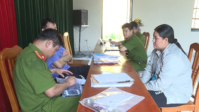 Đối tượng Nguyễn Thị Hồng tại cơ quan điều tra.