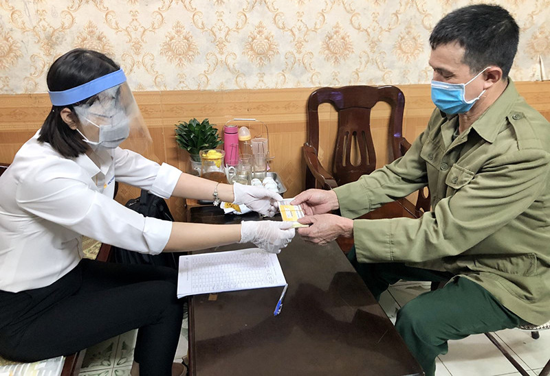 Chi trả chế độ lương hưu cho người hưởng tại Hải Dương.