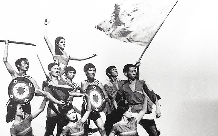 Kịch múa Ngọn lửa BaTơ .