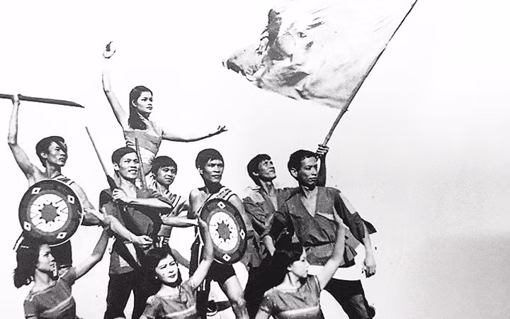 Kịch múa Ngọn lửa BaTơ .