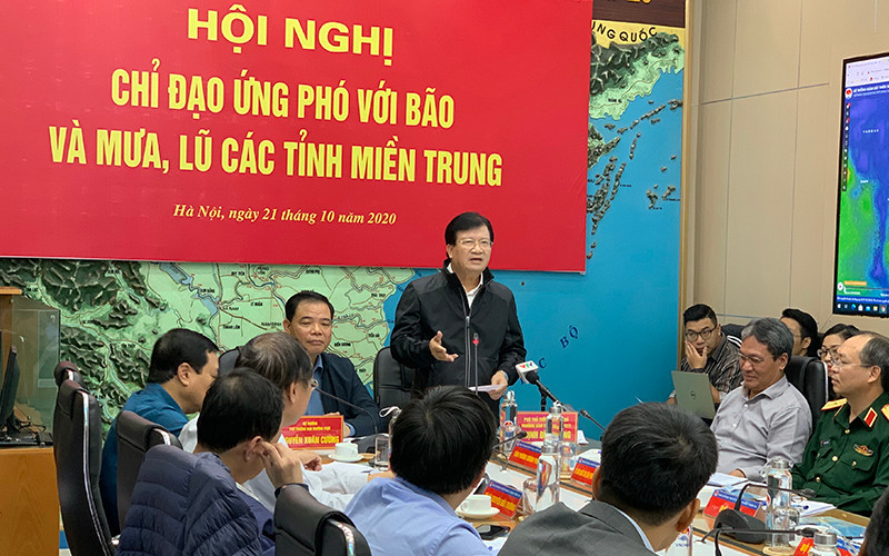 Phó Thủ tướng Chính phủ Trịnh Đình Dũng phát biểu chỉ đạo.