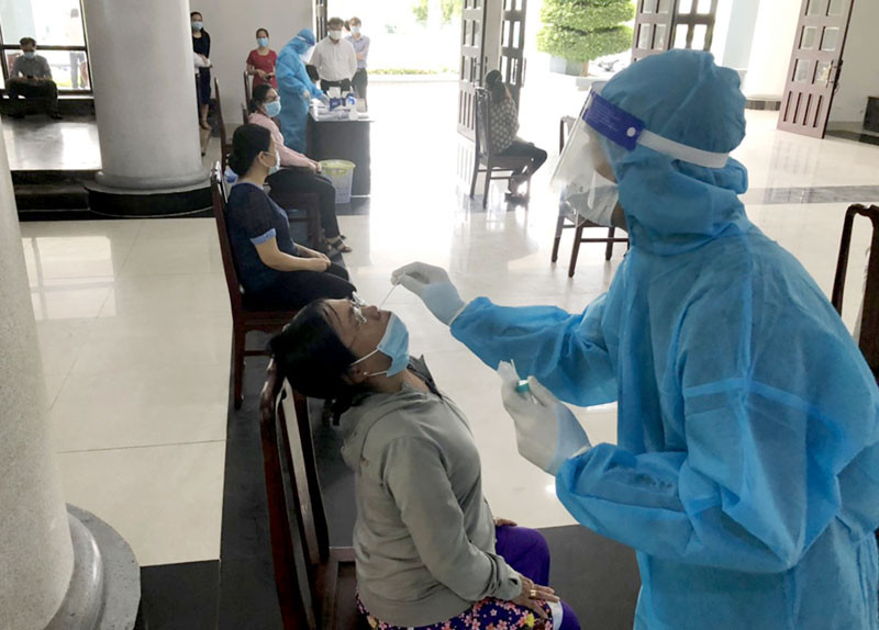 Sóc Trăng tăng cường xét nghiệp diện rộng để truy vết không để mầm bệnh trong cộng đồng.